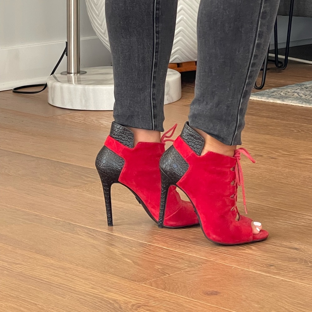 Pour La Victoire Lace-Up Peep-Toe Ankle Booties, size 6.5